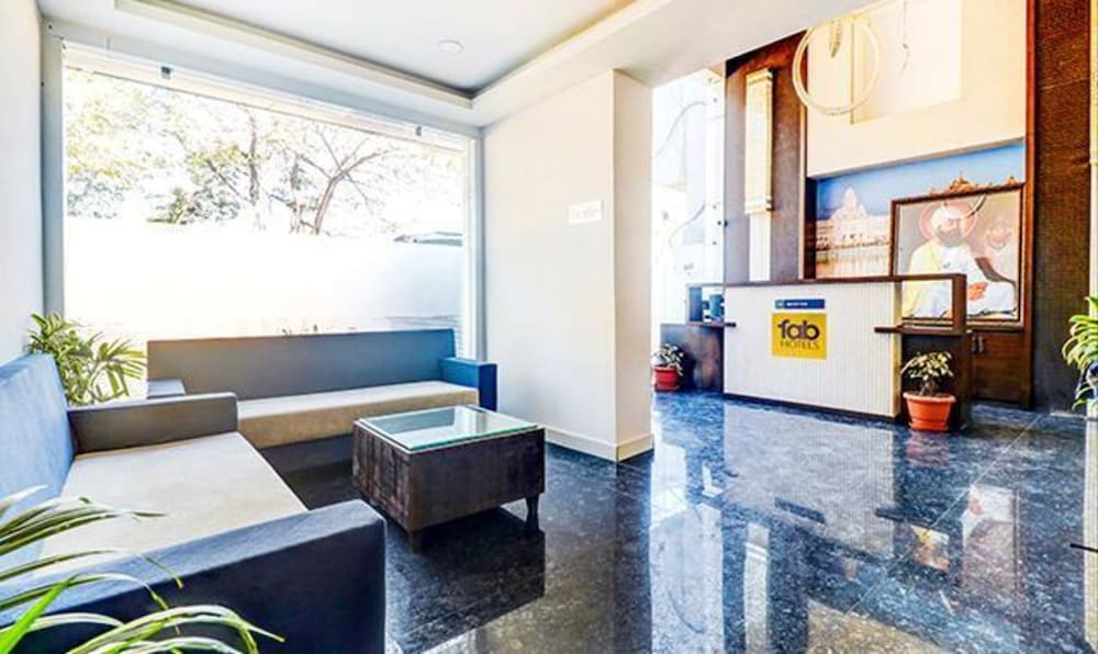 Fabhotel Meera Palace