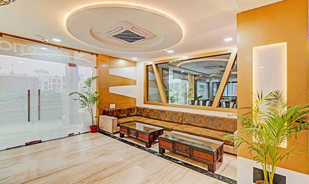 Fabhotel Swess Grand