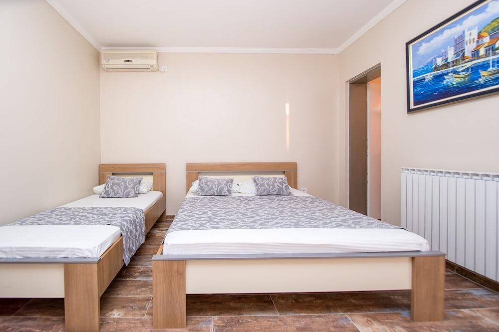 ACIKA apartments Rafailovici