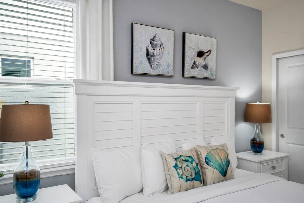 Magical Themed Villa in Windsor Isalnd