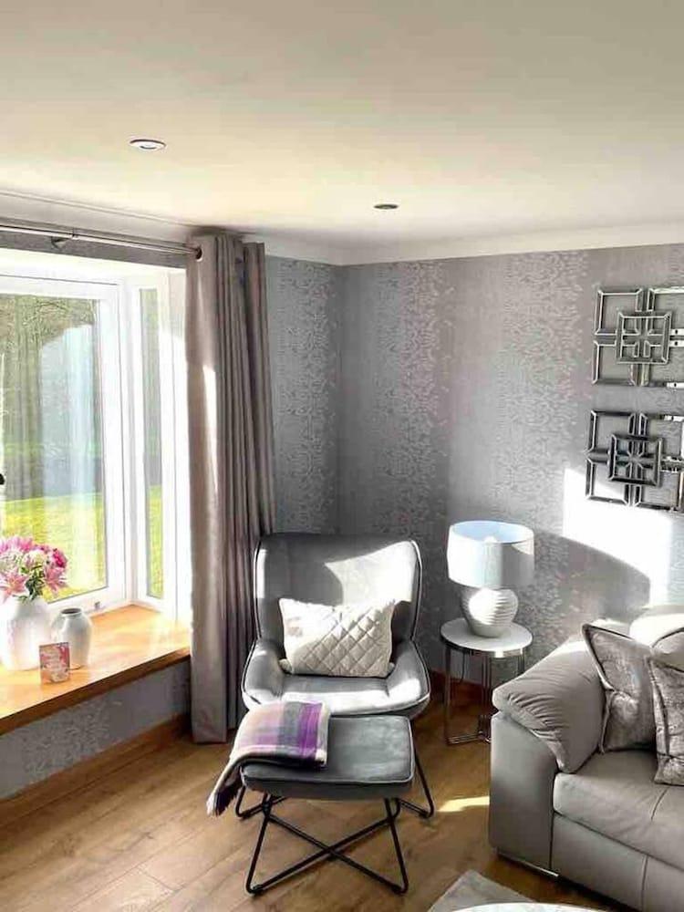 Remarkable 2-bed Apartment in Auchterarder