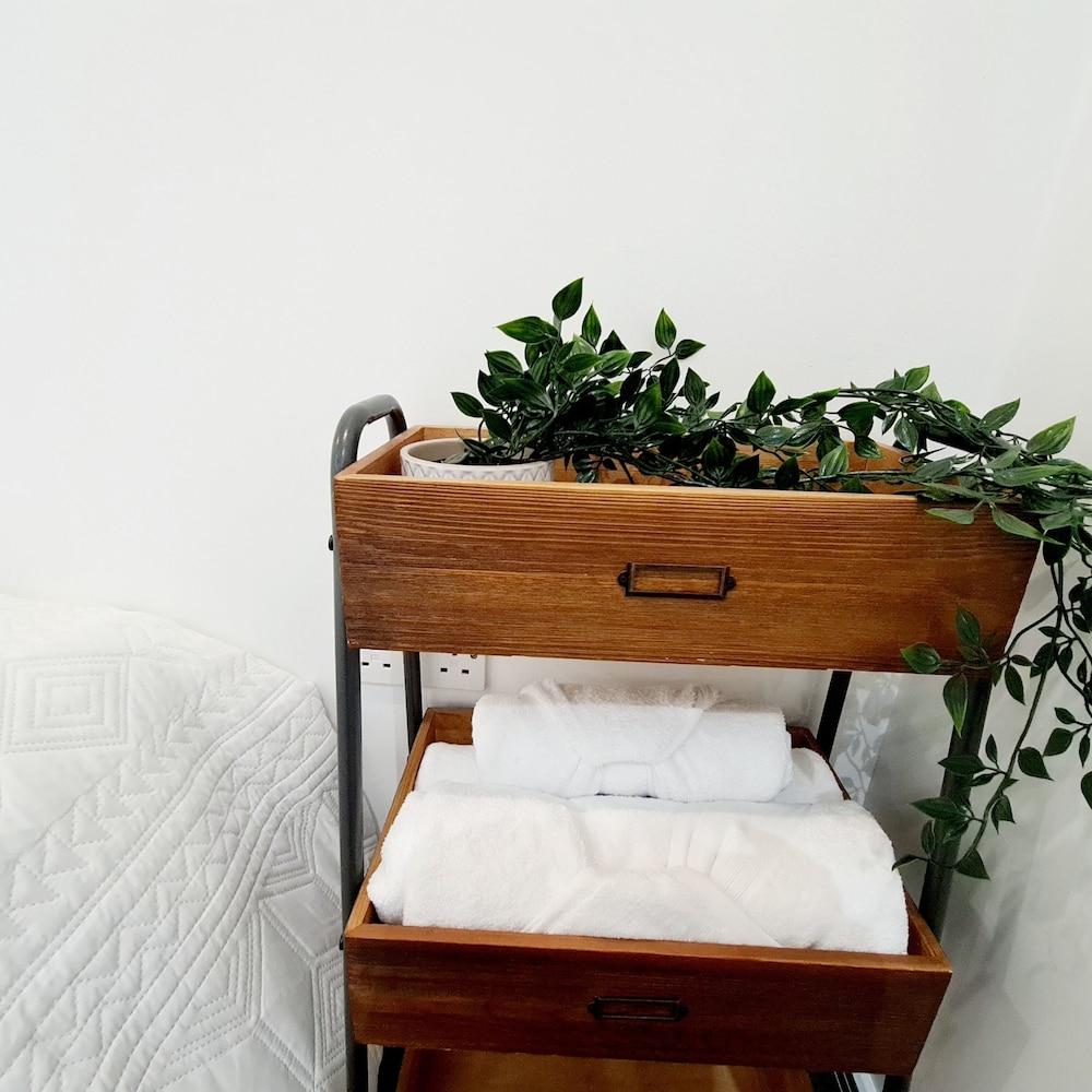 Maple House - Inviting 1-bed Apartment in London