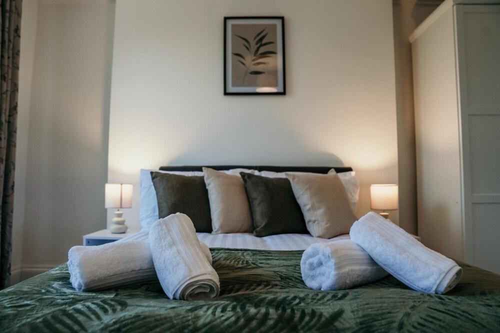 Standout 4BD 3 Storey Town House Whitehaven