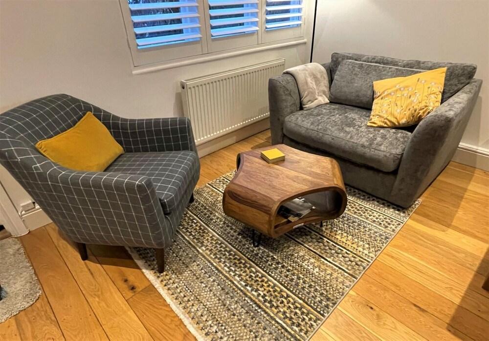 Peaceful Cottage for Two in Horsham