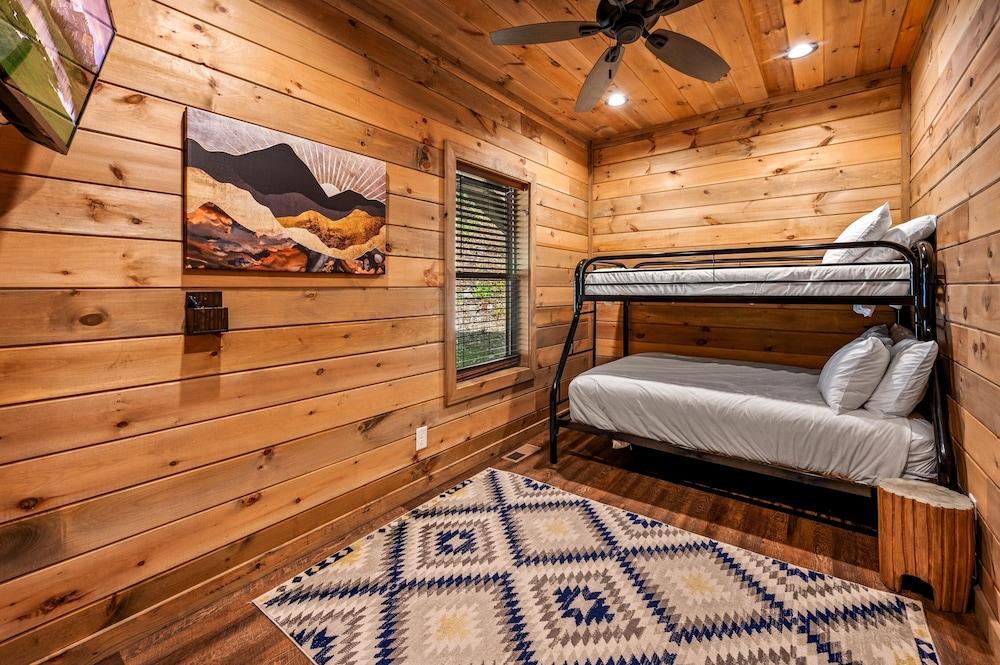 Goodness Gracious 3 Bedroom Cabin by RedAwning