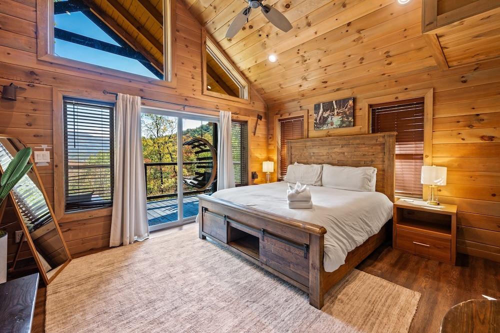 Goodness Gracious 3 Bedroom Cabin by RedAwning