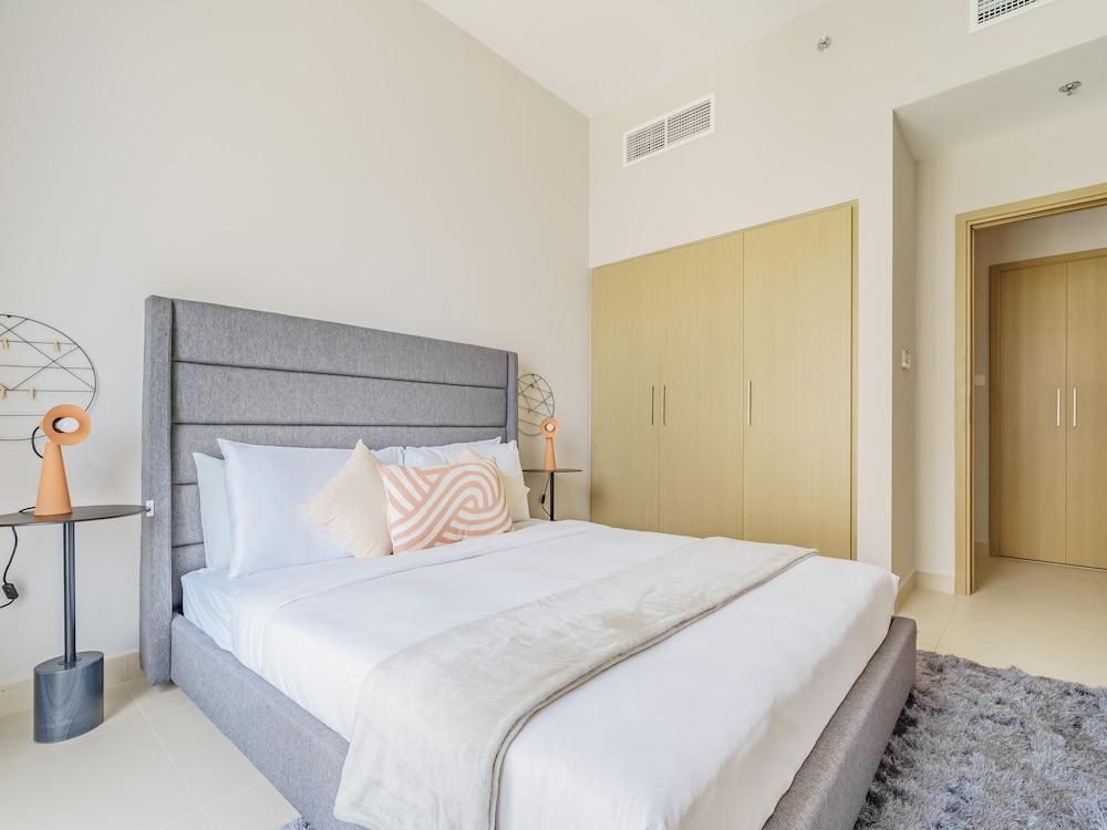 Monty - Fancy Apartment With Mesmerizing Canal Views