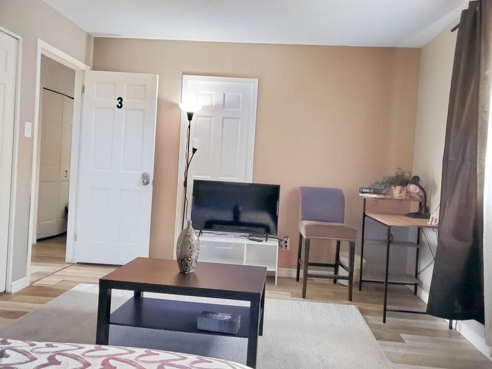 Colline-Single Room- Self Check-In