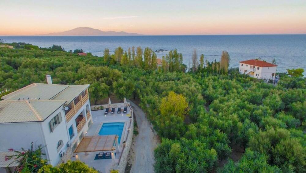 Villa Daphne in Koridallos