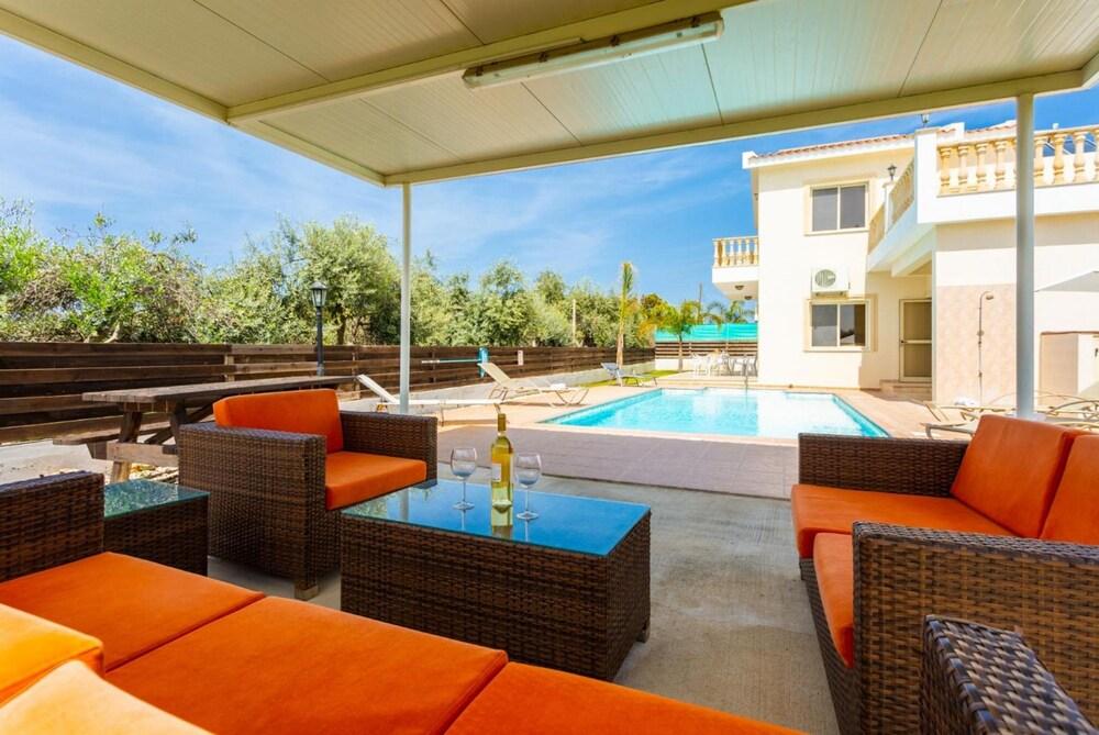 Rose Villas Collection