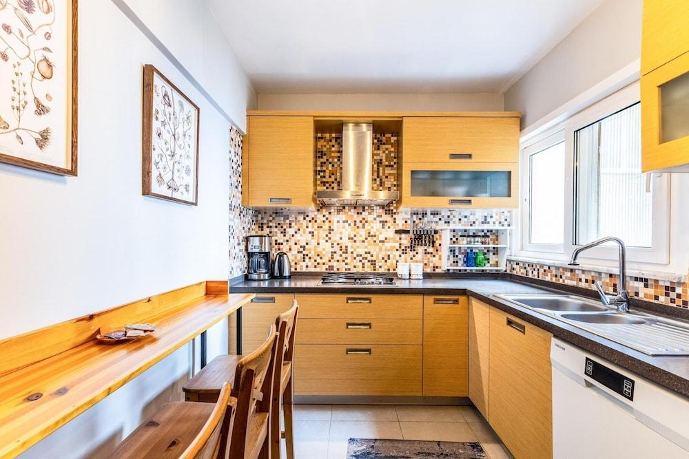 Chic Luminous Flat in Uskudar