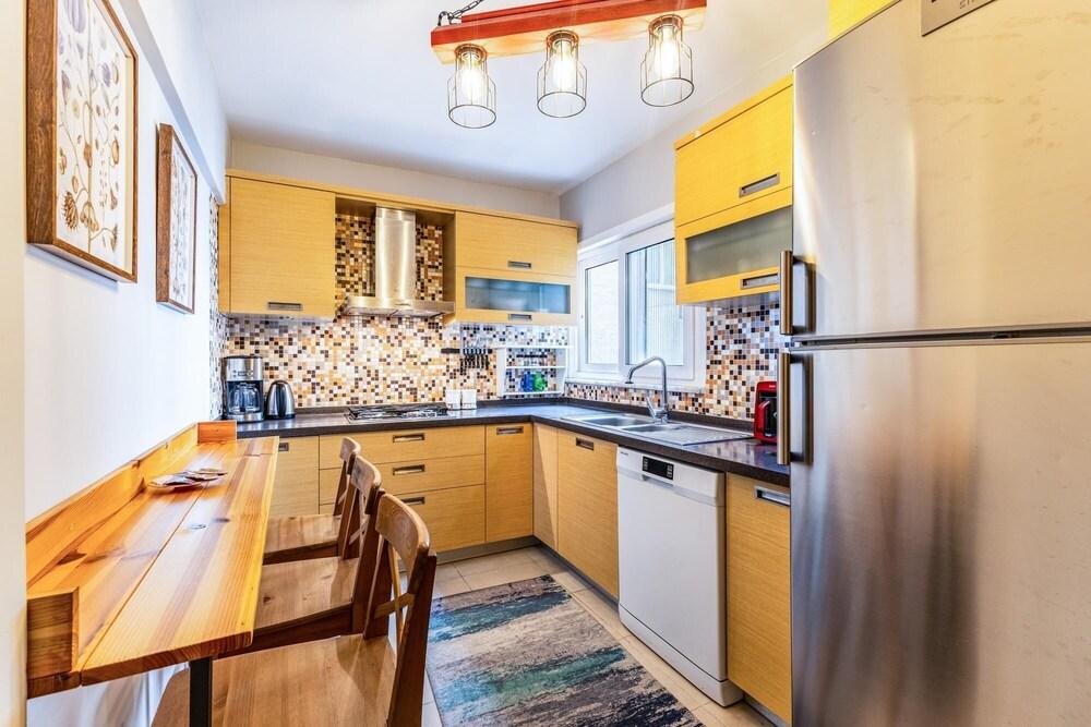 Chic Luminous Flat in Uskudar