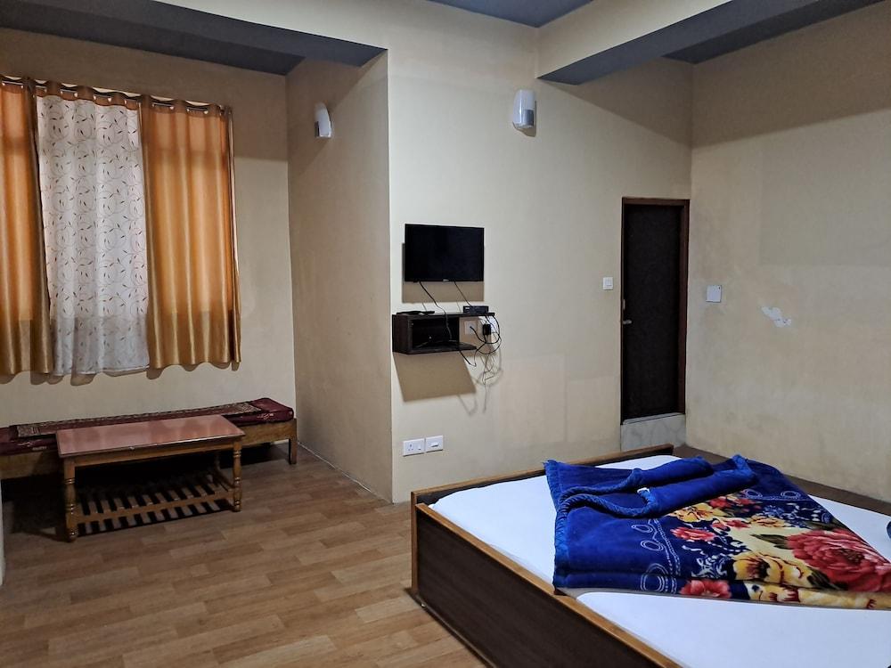 Great Eastern Valley Residency