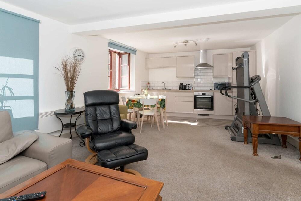 Homely and Central 2BD Flat - Leith