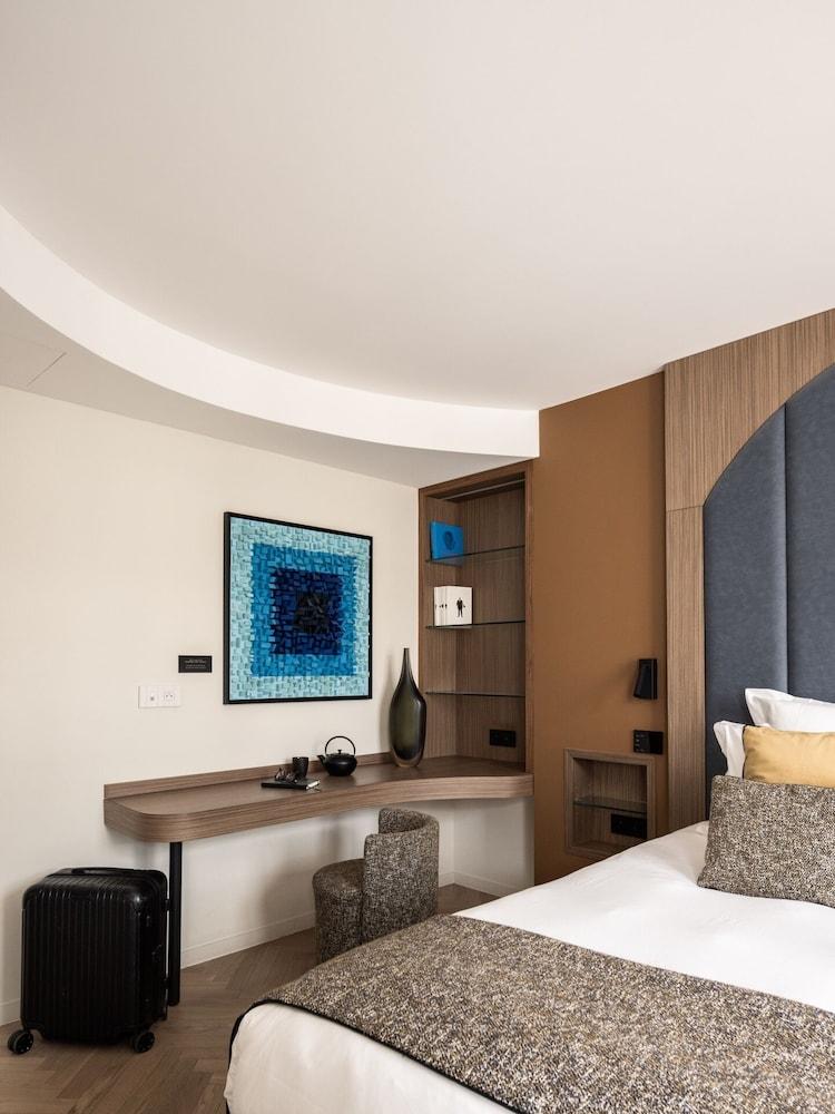 1.75 Paris La Source