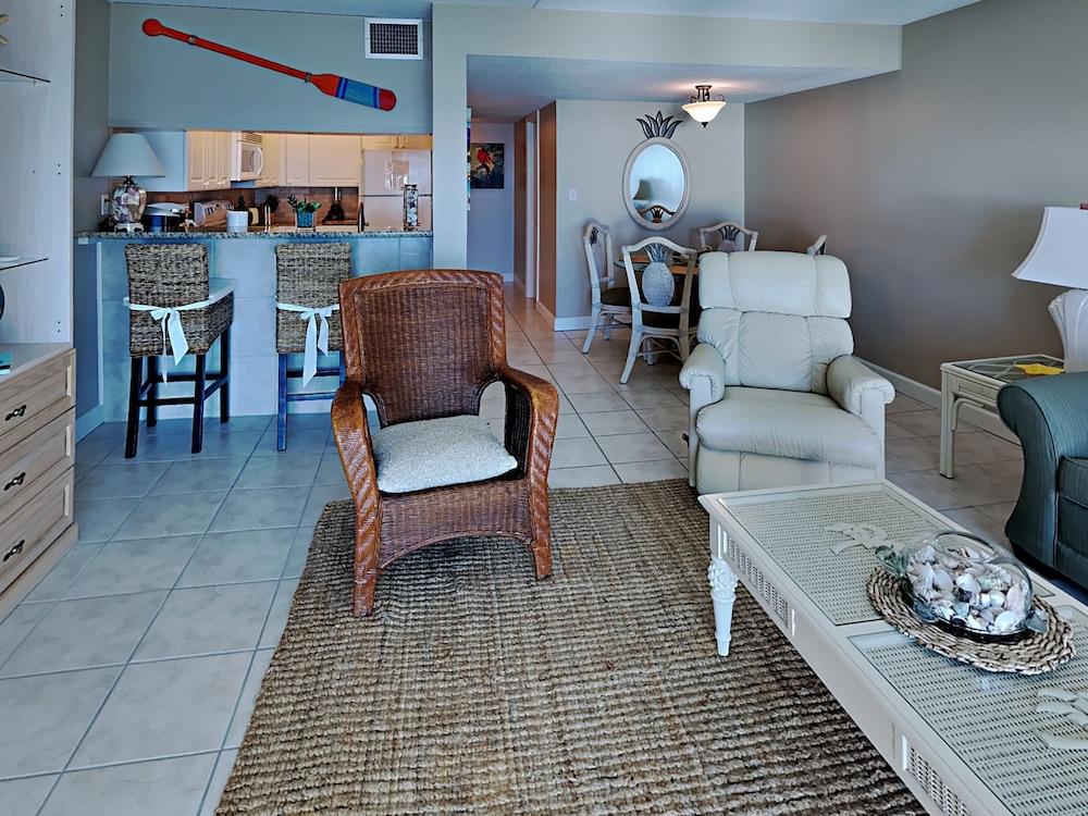 Mariner East #306 by Resort Collection