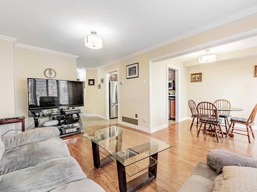 Comfortable Home in Richmond Hill