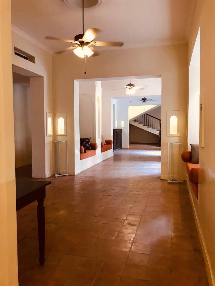 Courtyard Pujan Hotel