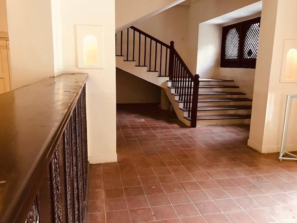 Courtyard Pujan Hotel