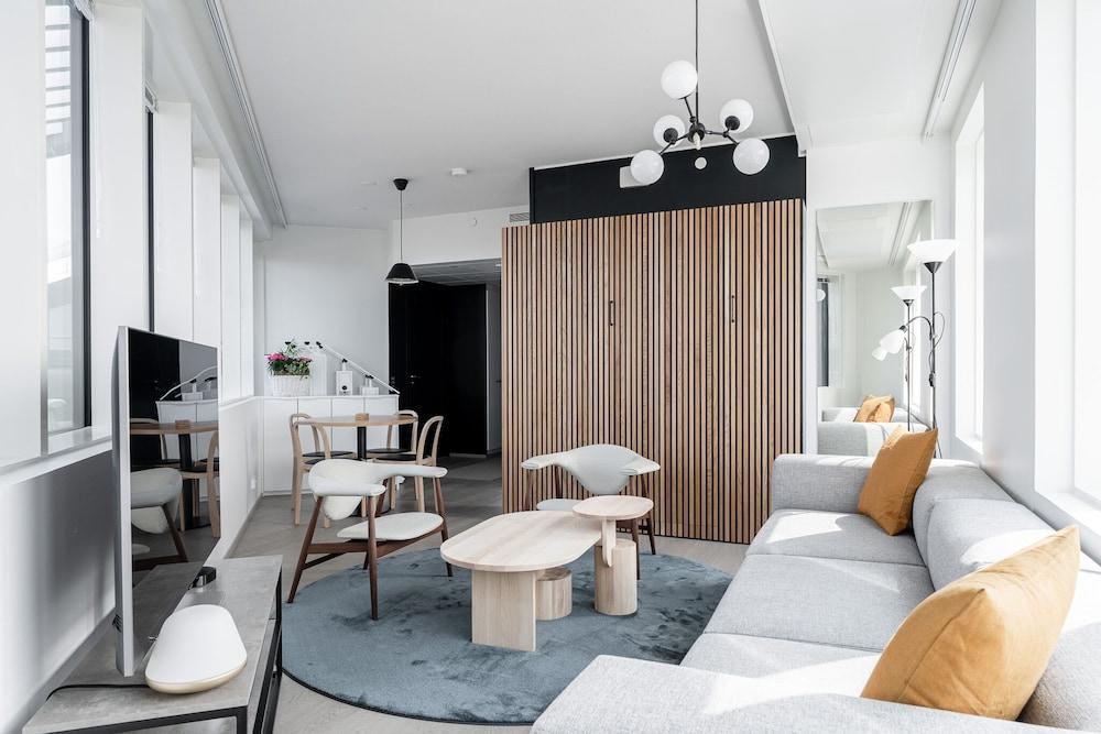 15th Floor Penthouse with Jacuzzi & 60m2 Terrace