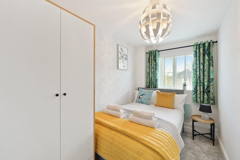 Tropical Inspired 2-Bedroom Flat