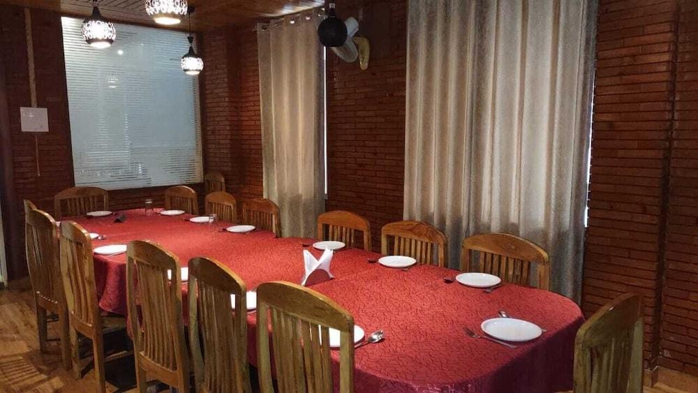 Mahesh Hotel & Restaurant