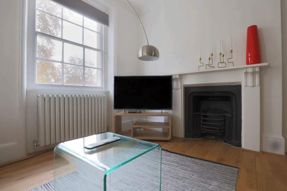 Luxury 2BD Split-level Penthouse - Pimlico