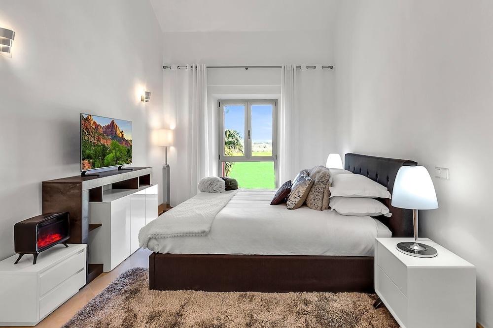 YOLO Spaces – Sotogrande Ocean View Penthouse