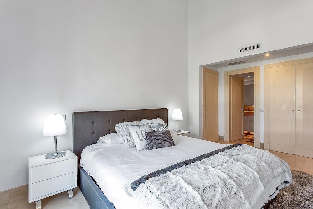 YOLO Spaces – Sotogrande Ocean View Penthouse