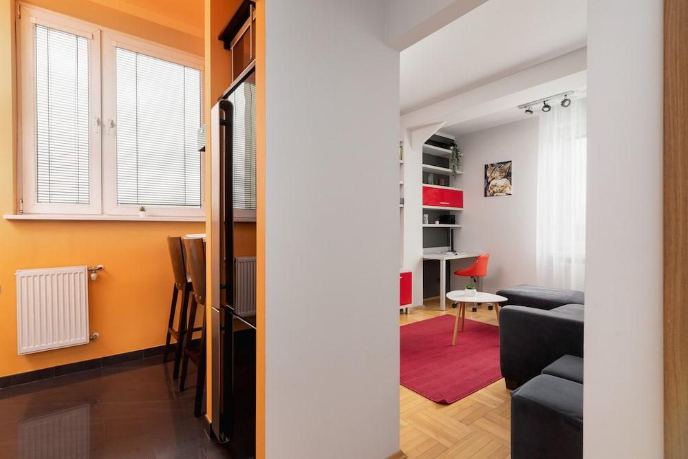 Modern 1 Bedroom Apartment by Renters