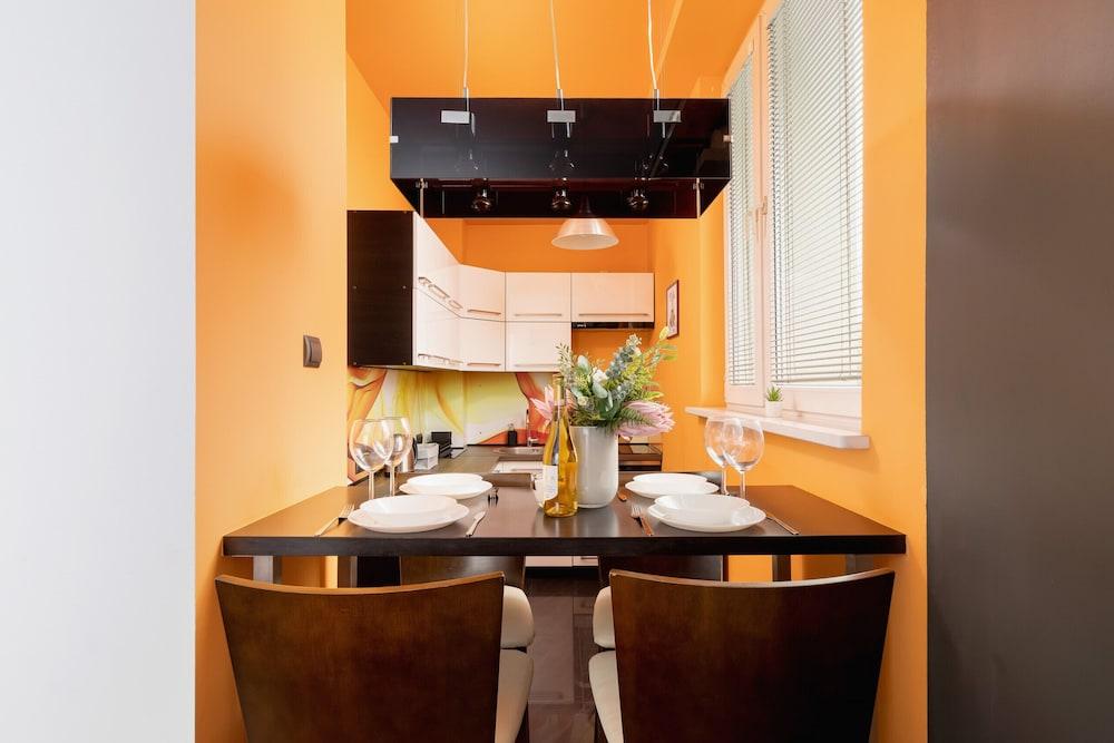 Modern 1 Bedroom Apartment by Renters