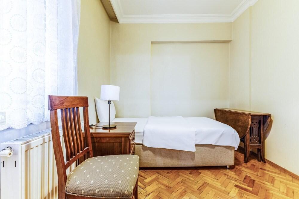 Stylish and Comfortable Flat in Uskudar Center