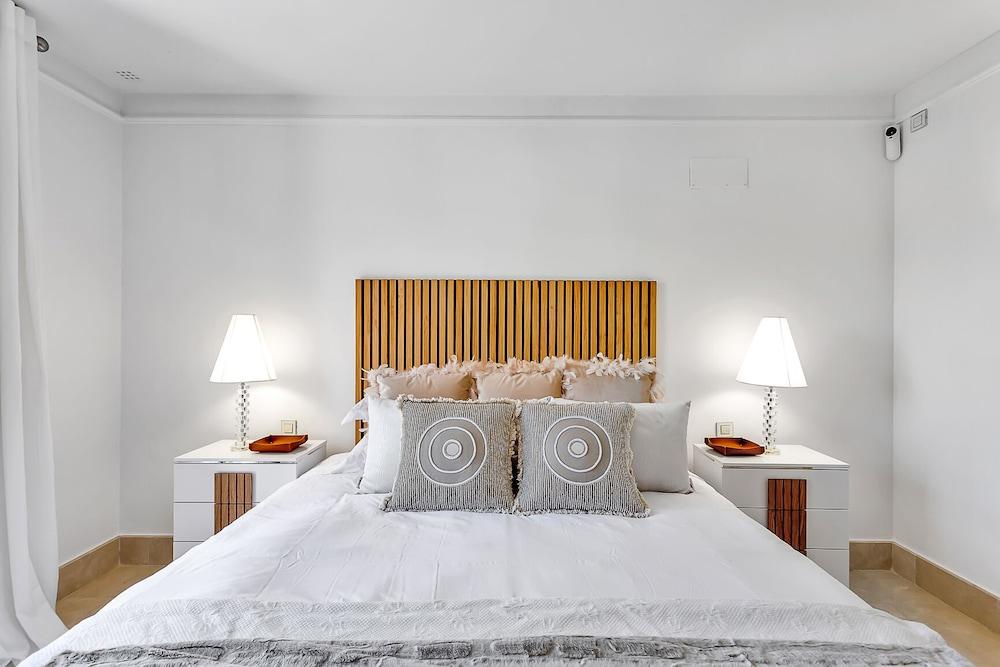 YOLO Spaces - Sotogrande Marina Luxury Apartment