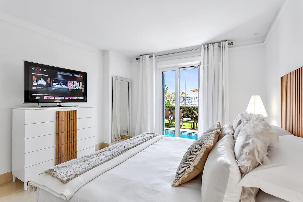 YOLO Spaces - Sotogrande Marina Luxury Apartment