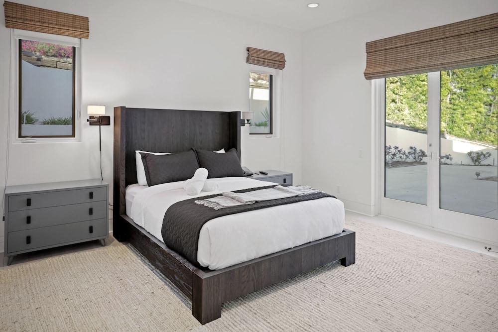 Winding Way - Modern Malibu Masterpiece With Unobstructed Ocean Views