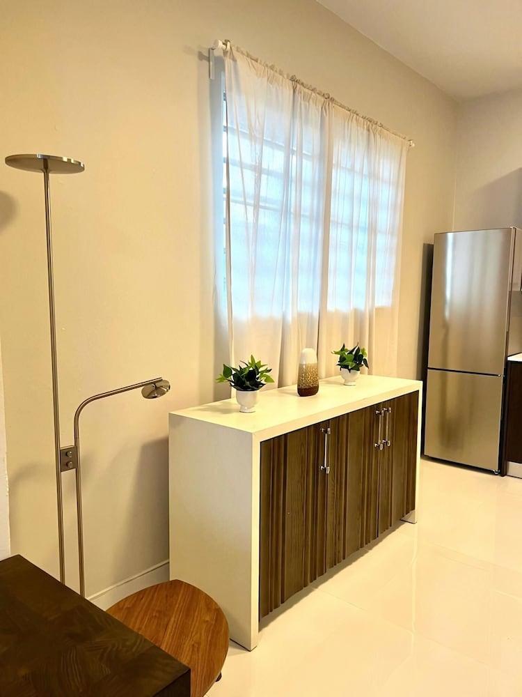 Luxurious Beachside 3-Br Apt