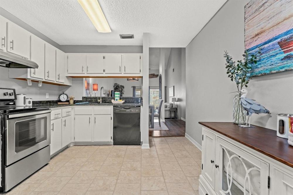 8516 North Lagoon Dr