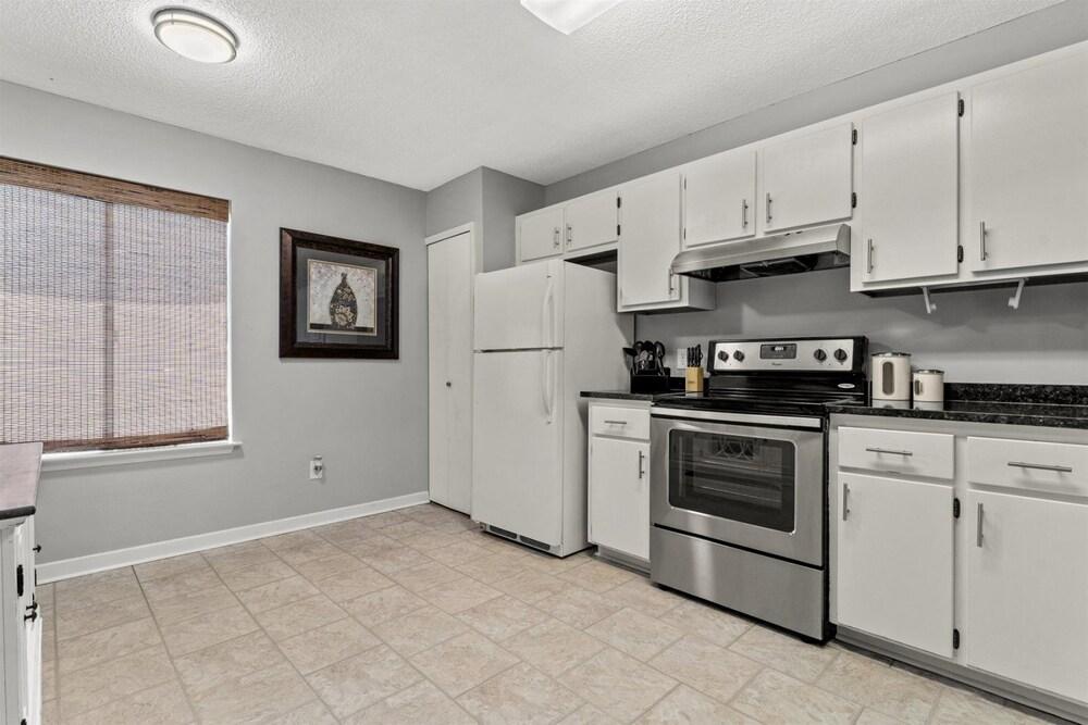 8516 North Lagoon Dr