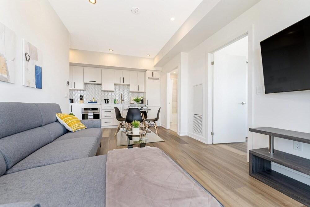 Chic Spacious 2BR Condo - Sweeping Views