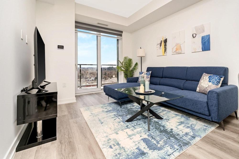 Luxury 1BR Condo - King Bed Private Balcony