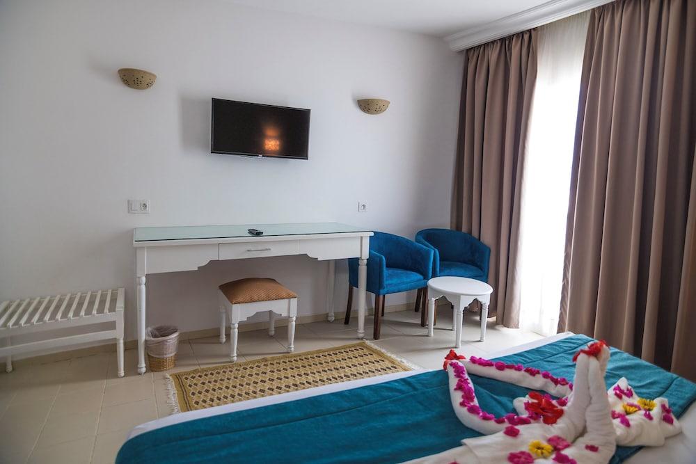 TMK Marine Beach by Turismark