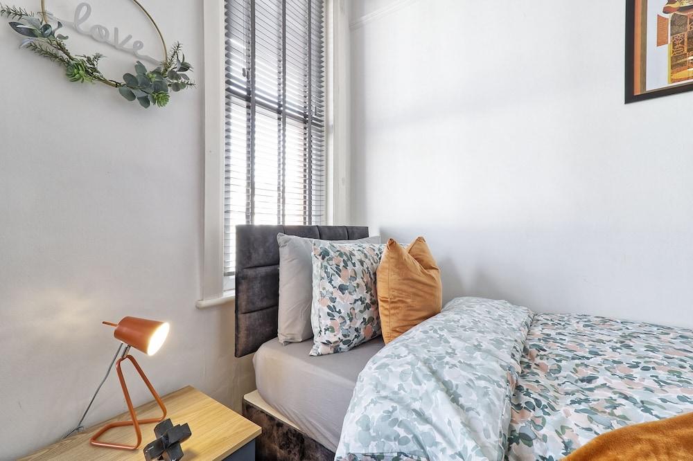 Captivating 2bed House in Southend Pet Friendly!