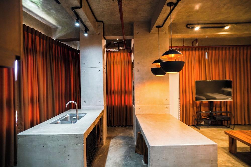 Aqua Frontier Hotel and Restaurant