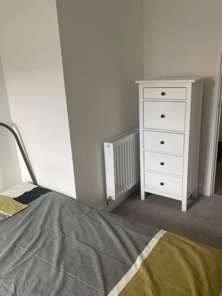 Bright 2 Bed 1 Bath in LONDON SK