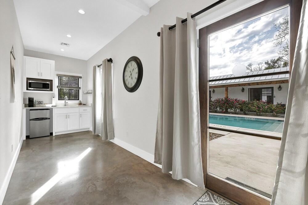 Schubert Inn Cottage Pool Walk to Main St