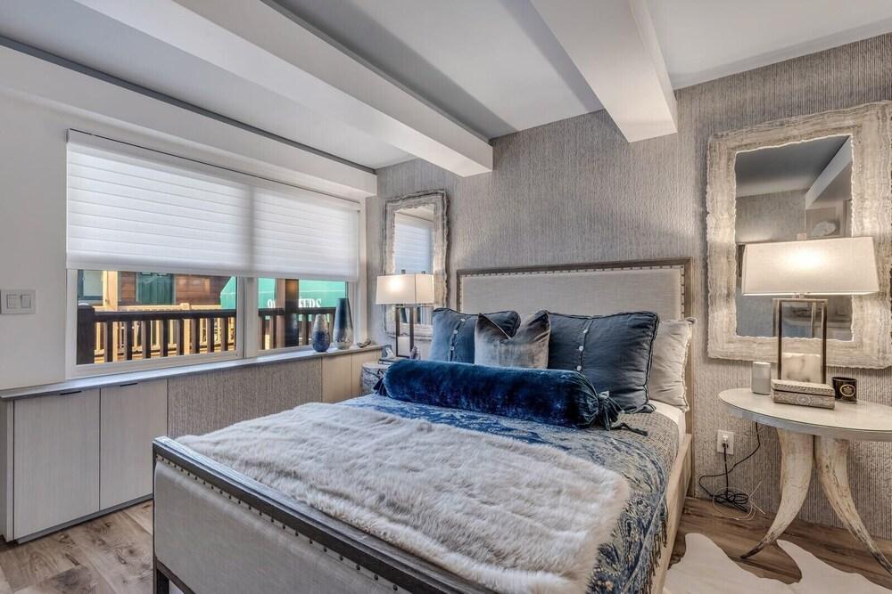 Glamorous Designer Studio - in Town