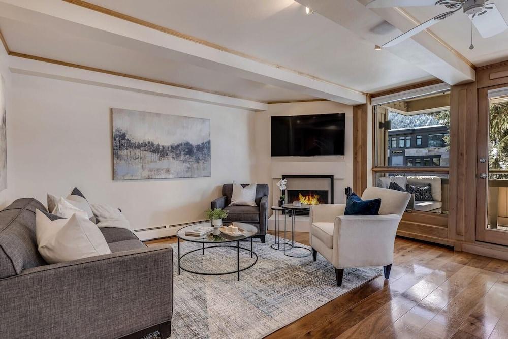 New Listing 2BR 2BA Condo - Mountain Views