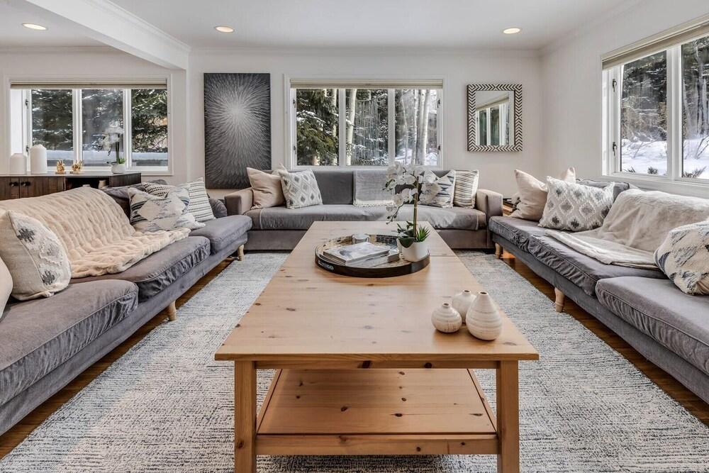 5 BR Updated Aspen Home - Stunning Views