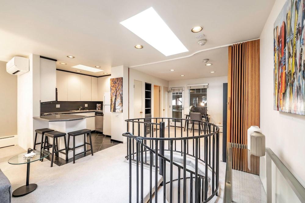 2 BR 3BA Condo - Steps to Gondola A C