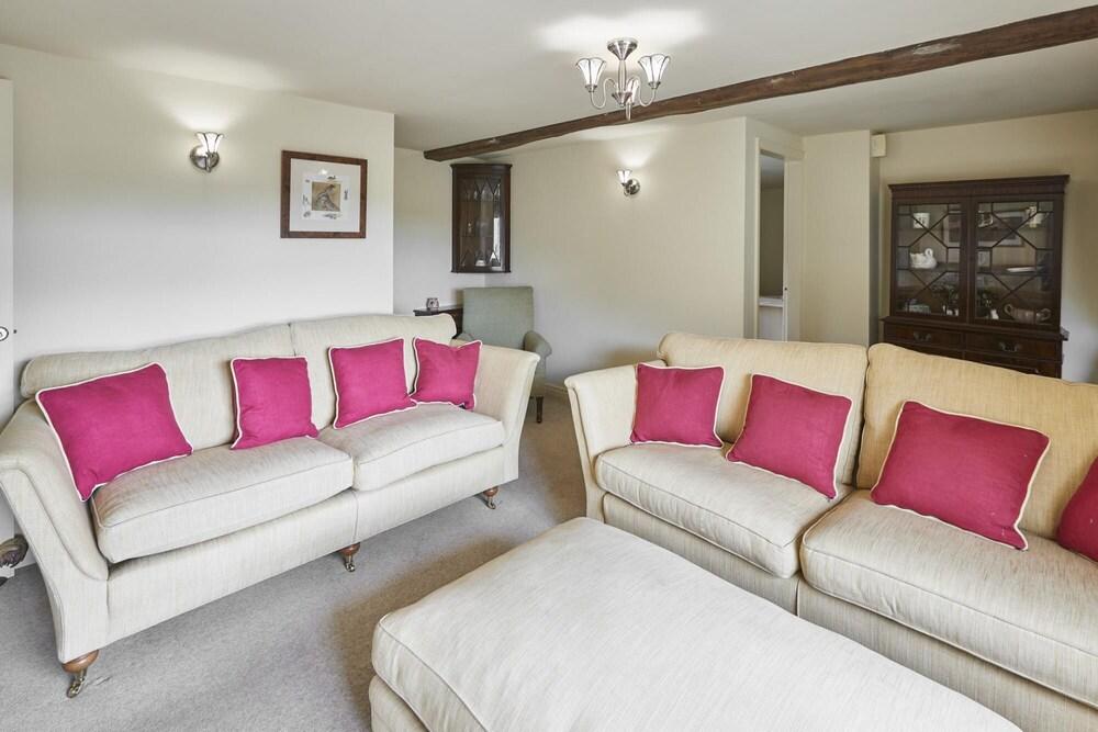 Host Stay Granary Cottage